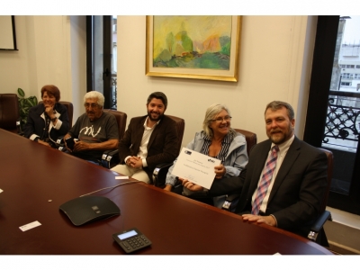 Entrega de premio a Tu Biblioteca Popular Shangrilá